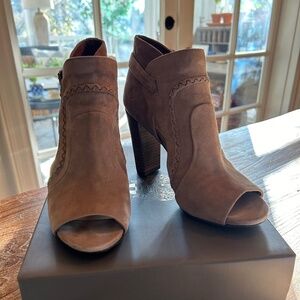Vince Camuto VC Conley Suede Heels 7.5M